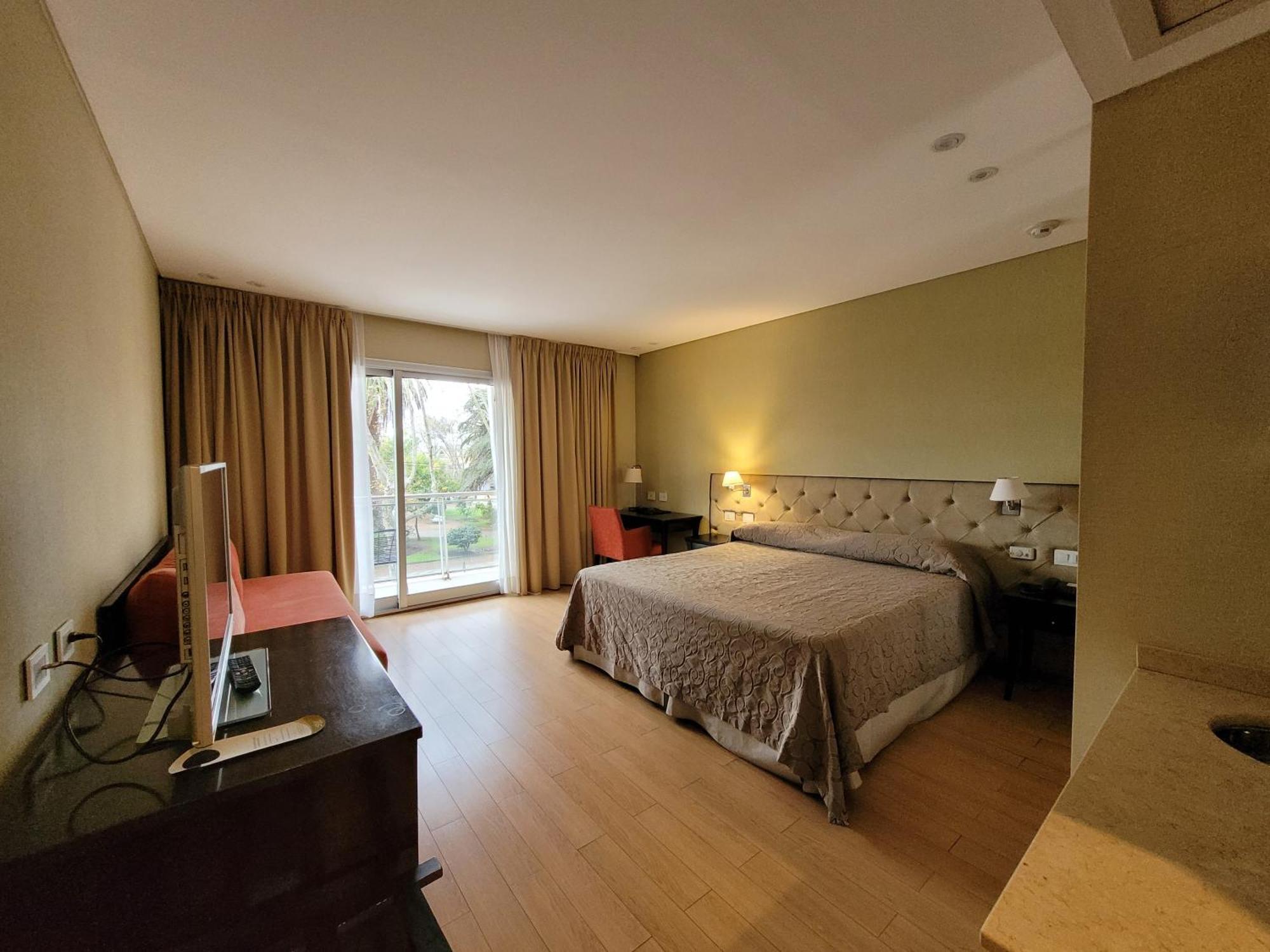 Hotel Plaza Colón Kültér fotó
