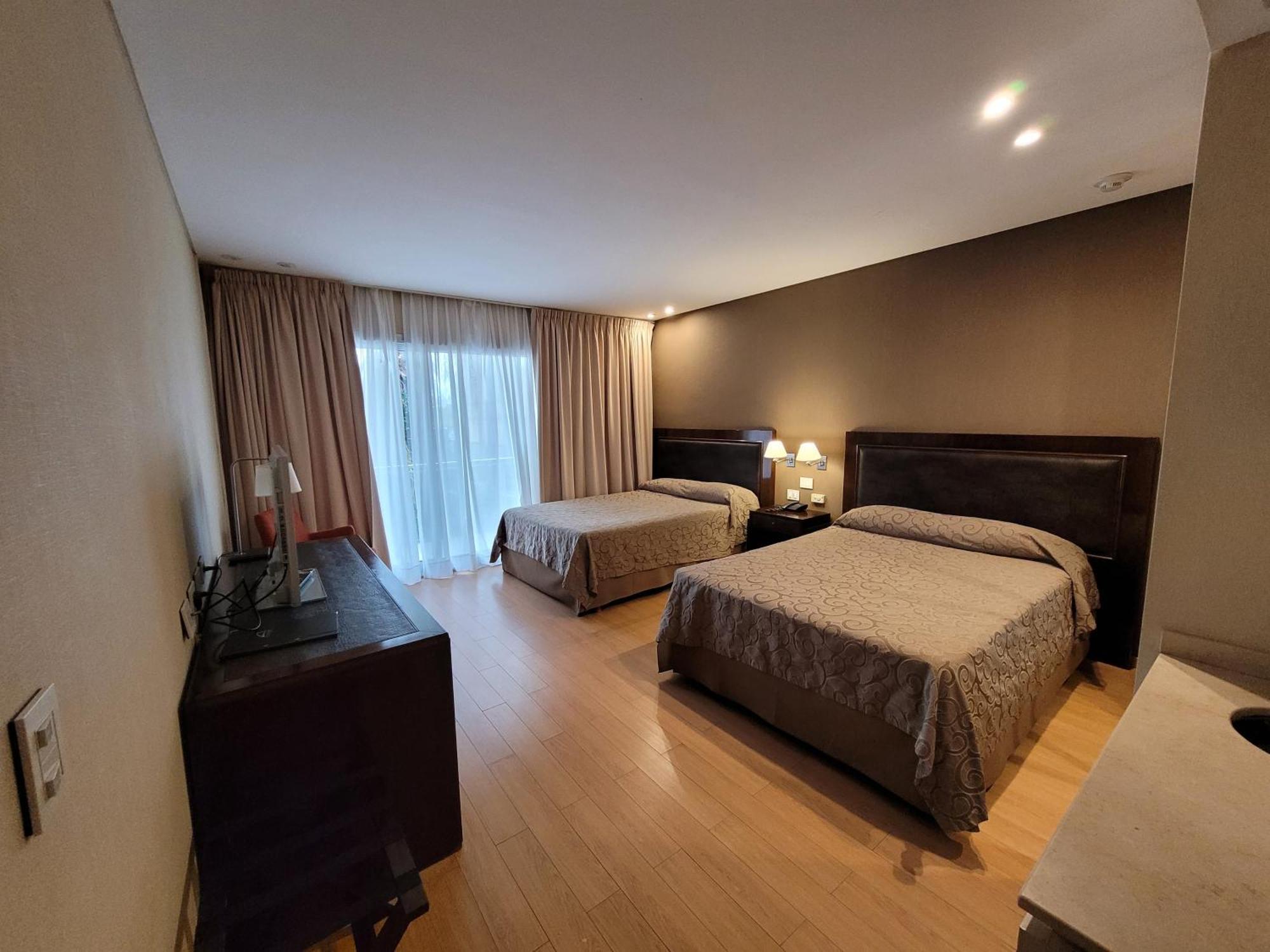 Hotel Plaza Colón Kültér fotó