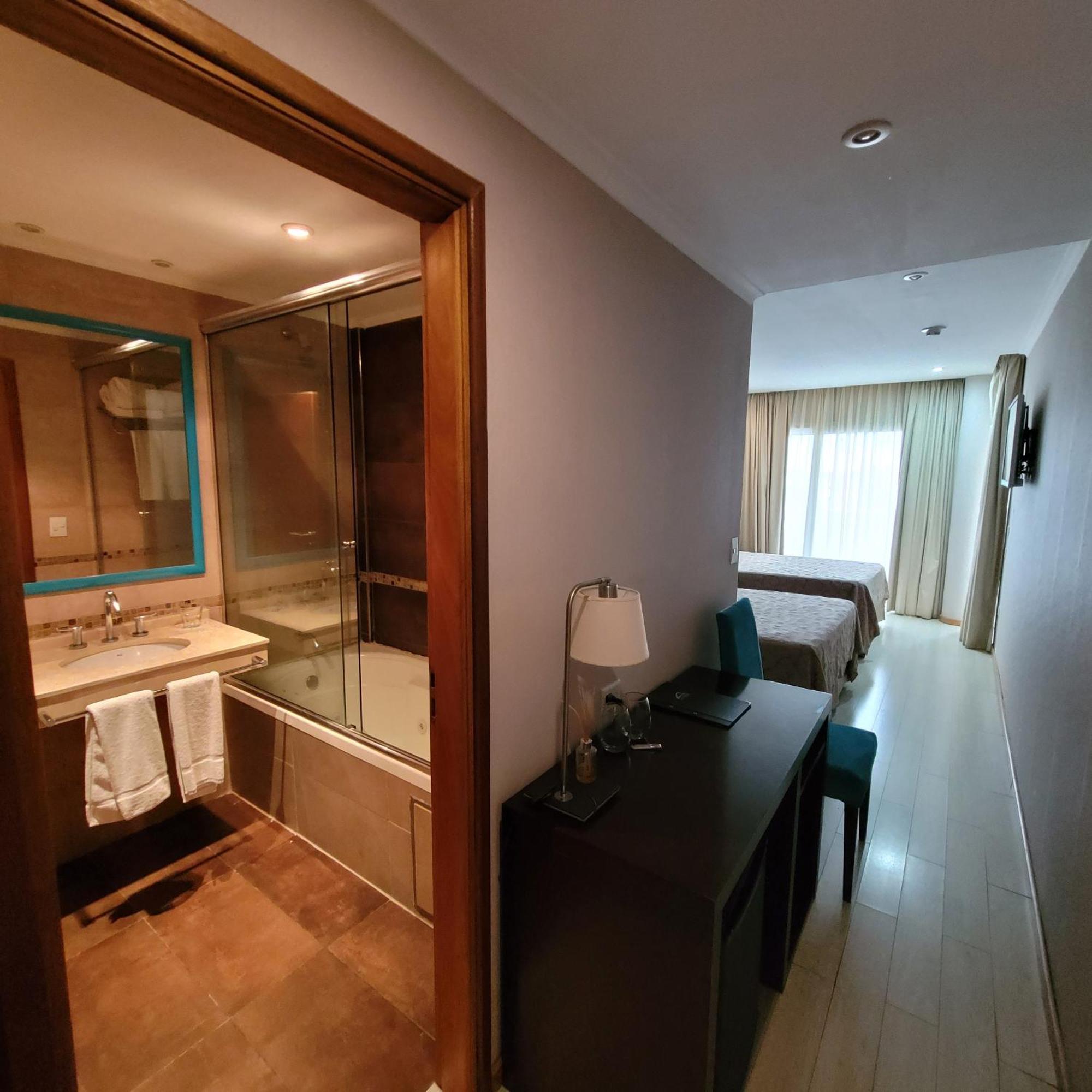 Hotel Plaza Colón Kültér fotó
